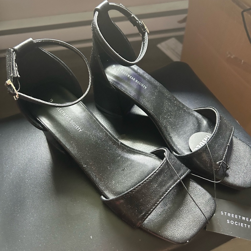 Size 9 Black Heels Perfect For Summer Never Worn